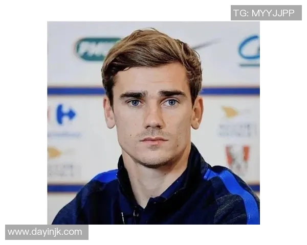 足球明星背后的奋斗与荣耀：从绿茵场到人生巅峰的蜕变之路