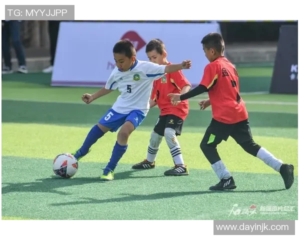 足球球星为中考学子送上激情鼓励助力拼搏奋勇迎战未来